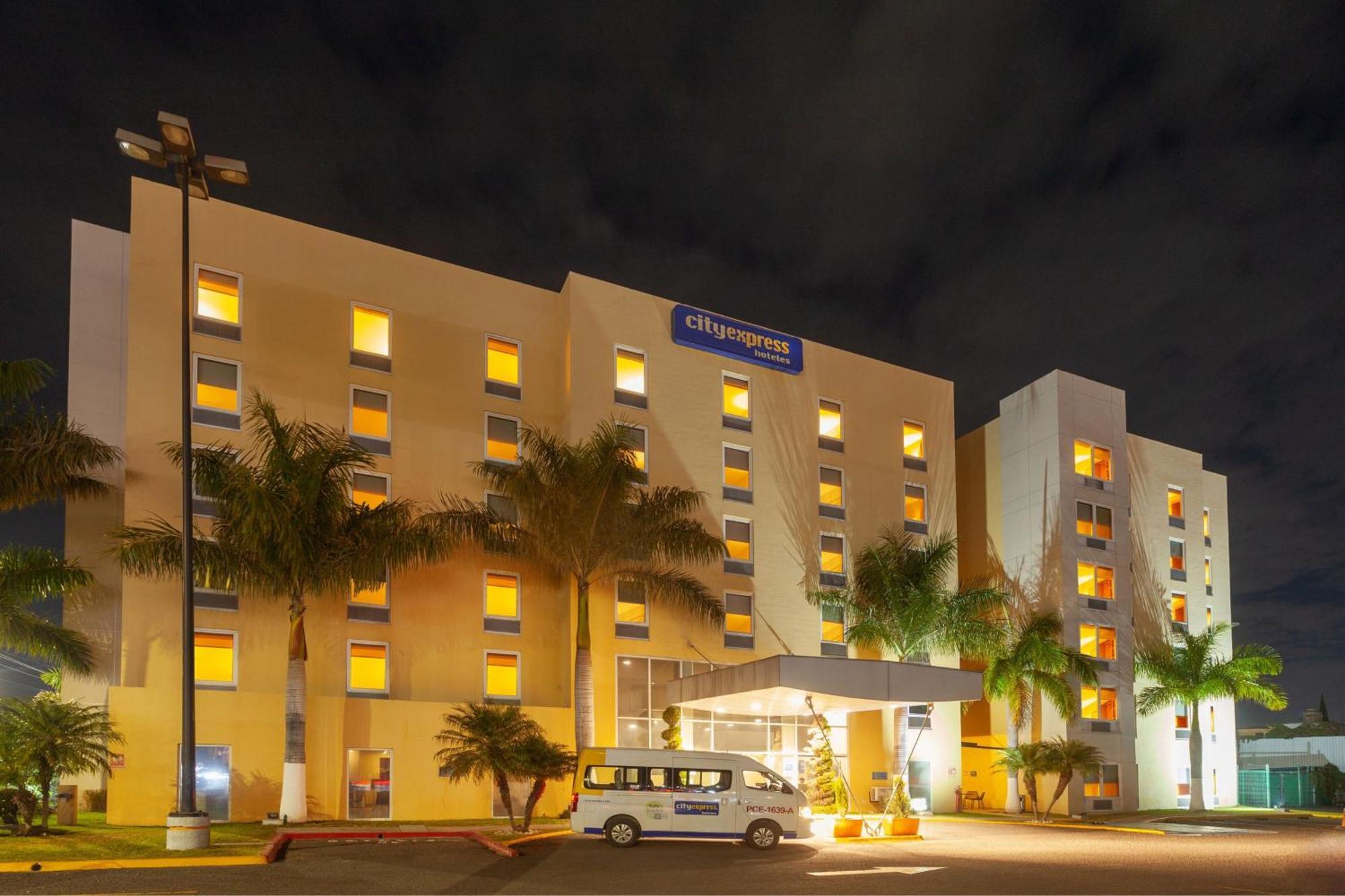City Express By Marriott Celaya Parque エクステリア 写真