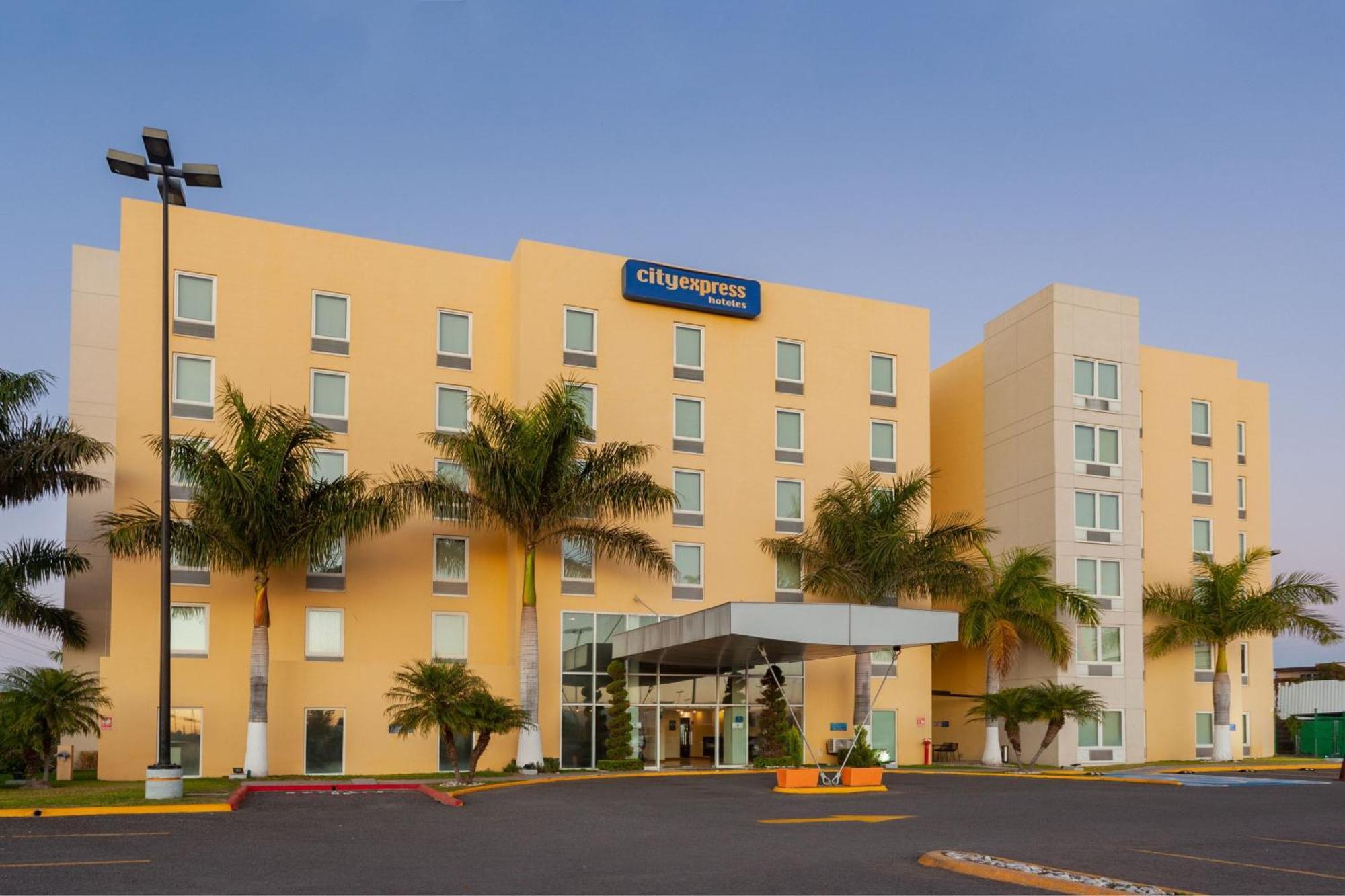 City Express By Marriott Celaya Parque エクステリア 写真
